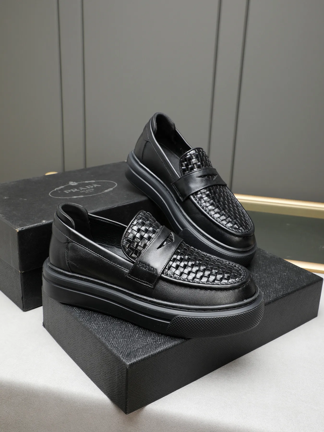 Men's Men's Shoes 💰500 Prada/Prada Men's new casual shoes, this upper is made of imported calfskin + sheep lining! The outsole is made of non-slip foam outsole, which feels good on your feet and is a fashionable and stylish item!  Size: 38-44 (45 customized)